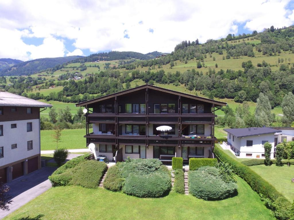 Apartment Niedernsill near Ski Slopes