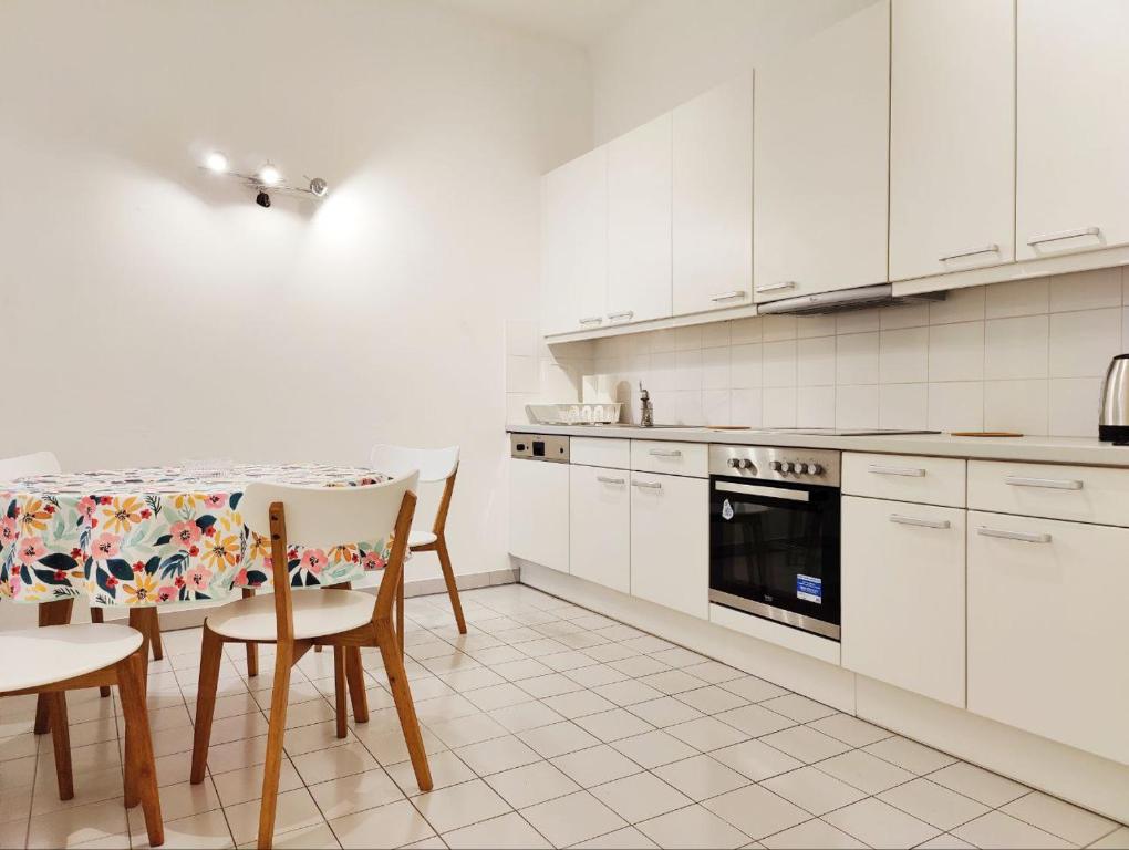 Central Mariahilfer Apartment 4 min to the city shopping center and Schönbrunn Palace