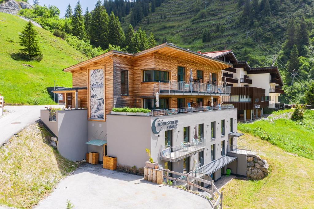 Mondschein Hotel & Chalet Ski-In Ski-Out Luxus am Arlberg