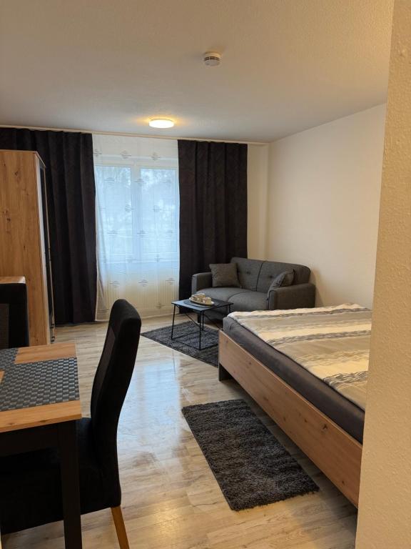 neu möbiliertes 1 Zimmer Appartment Nähe Uni-Klinik Homburg