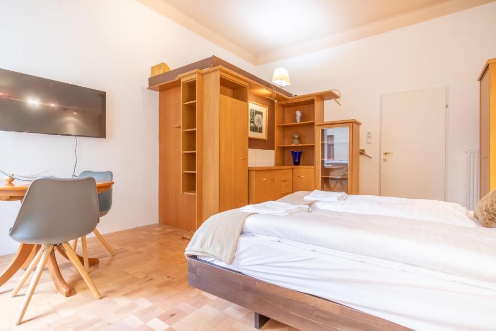 Peaceful Getaway 2BR Apartment with Shared Spaces
