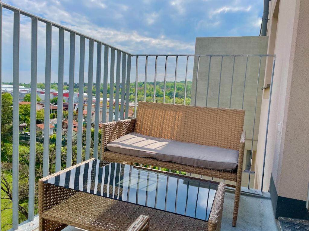 Premium Apartment with Balcony & Free Parking