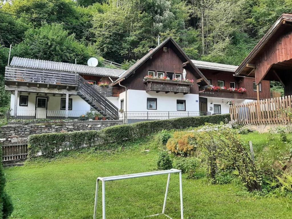 Apartment Feld am See near Ski Slopes