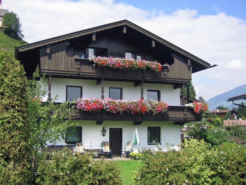 Apartment in Fügen near Ski Slopes
