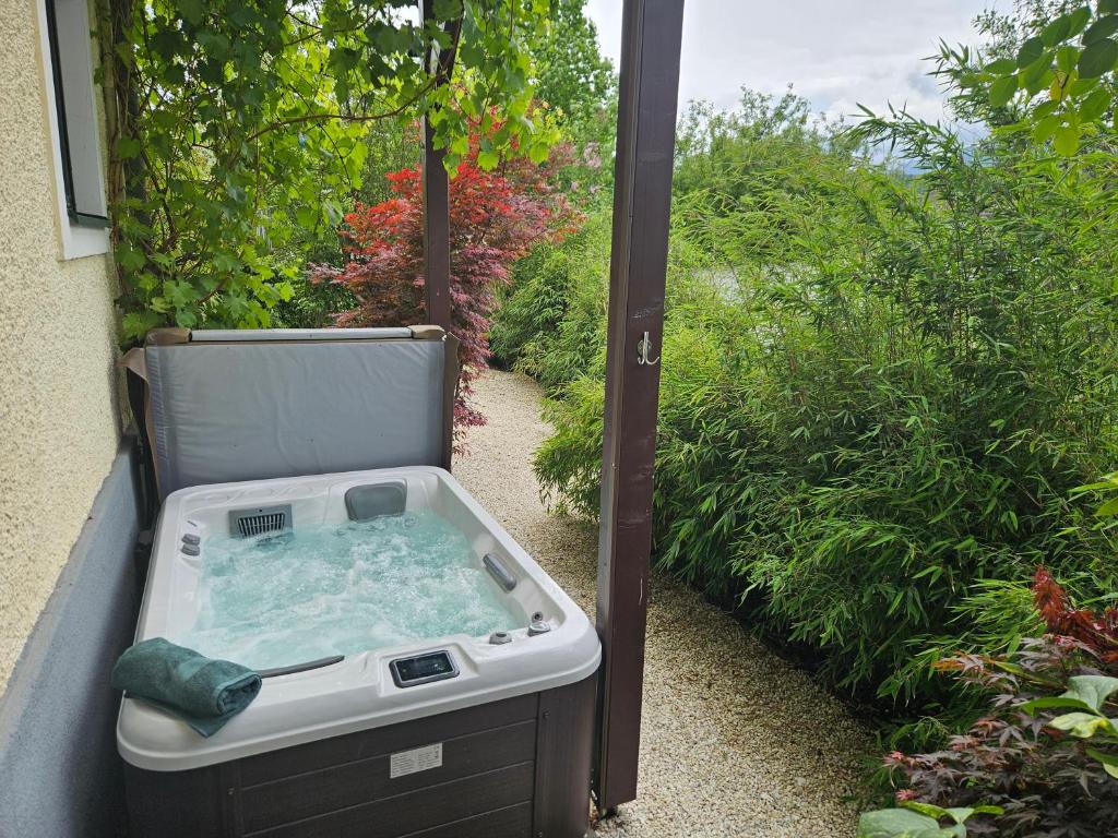 Premium Apartment mit privatem Whirlpool, Sauna, Garten