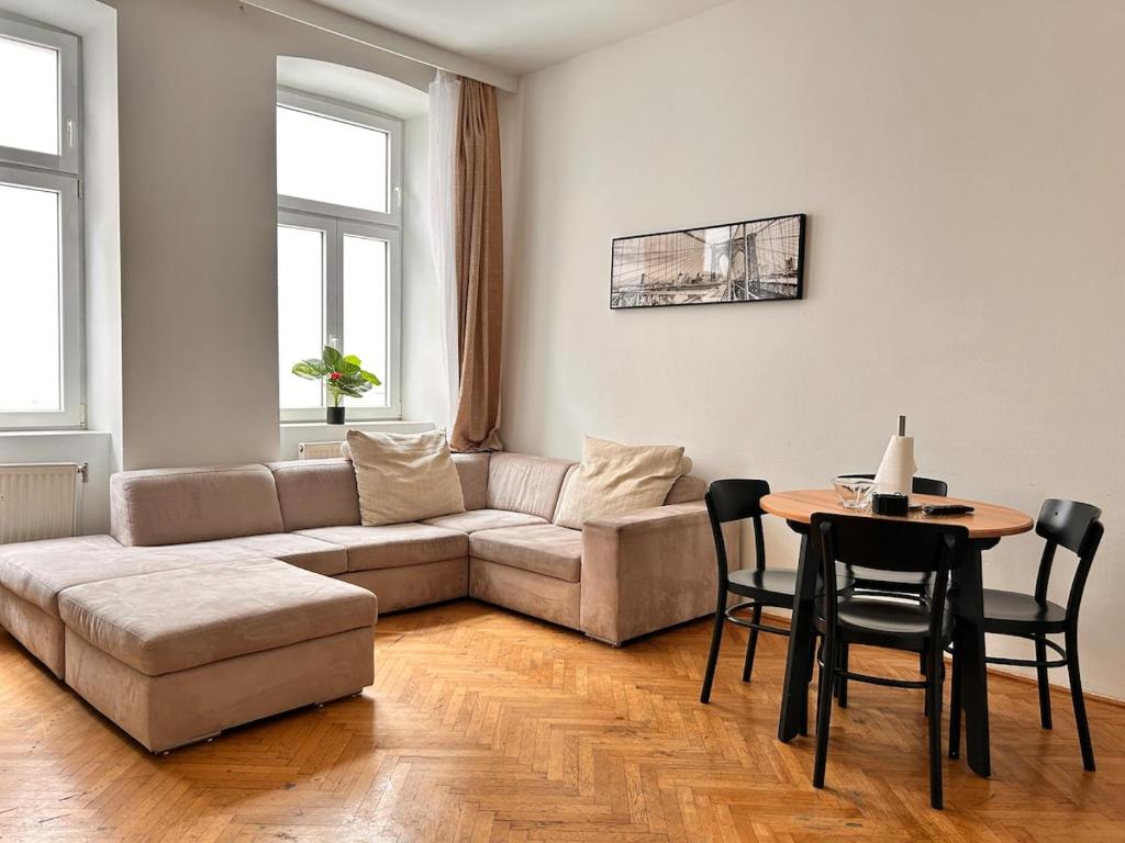 Spacious central 4-Room Apartment for 6 Person - Near Subway
