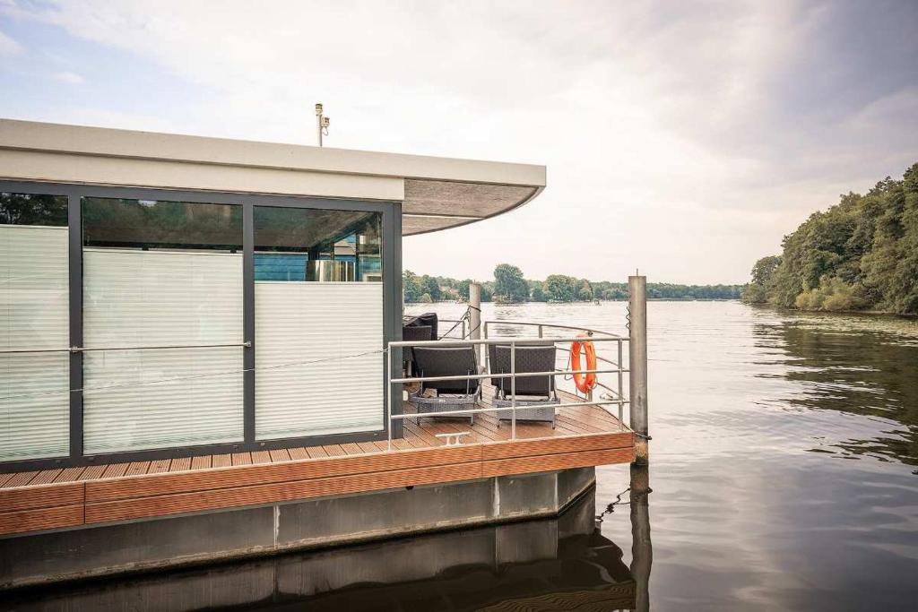 MoonRooms - Schwimmendes Haus