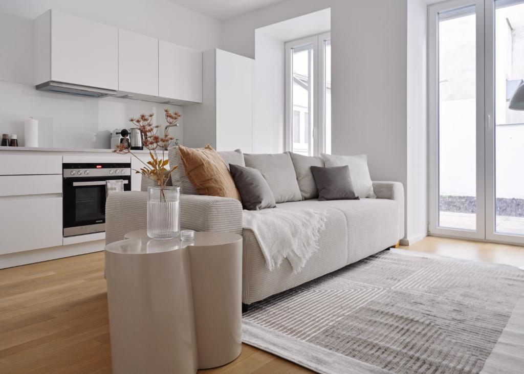Stylish & Modern Apartment - Private Garden & Free Parking