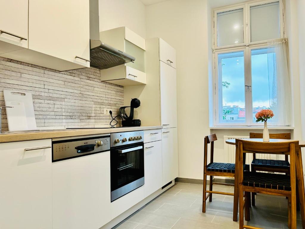Stylish Calm Apartment with Free Parking