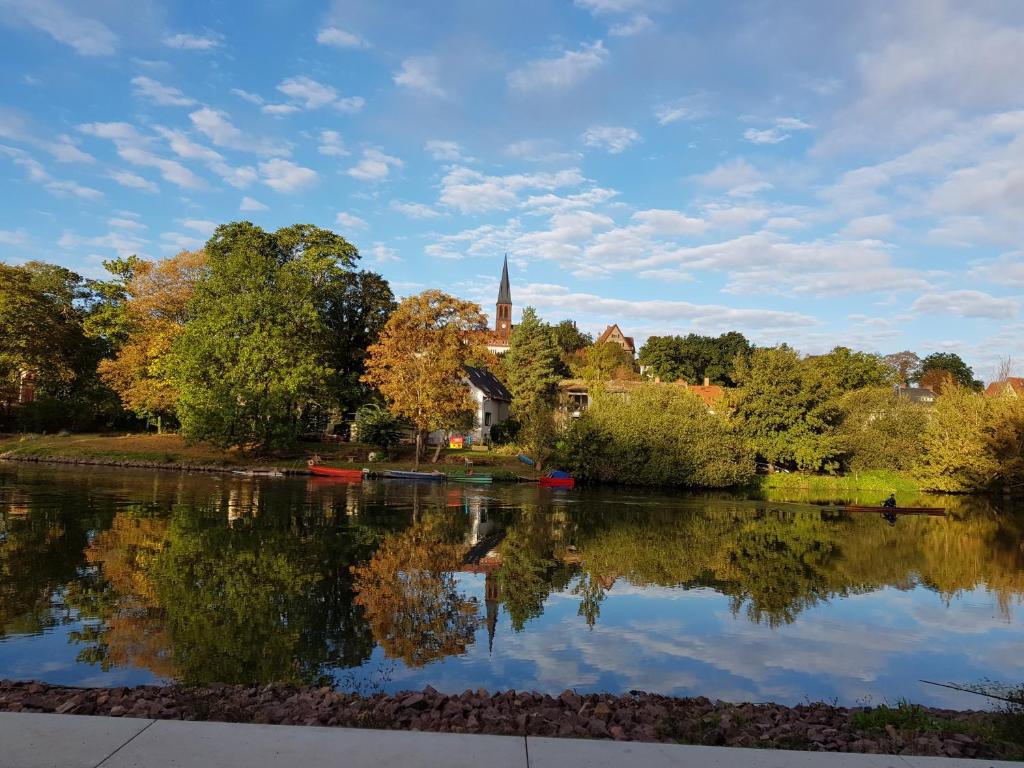 Tipp - Halle idyllisch am Fluss