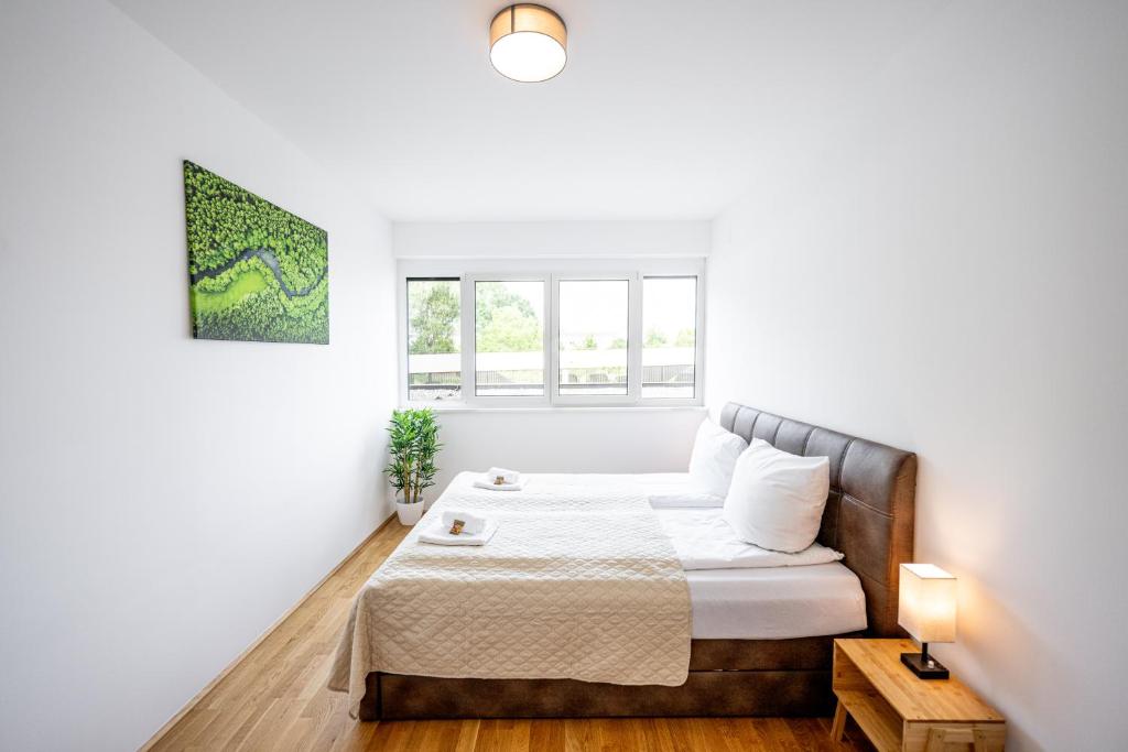 FREE Parking, Luxury Beds, Nespresso, Netflix