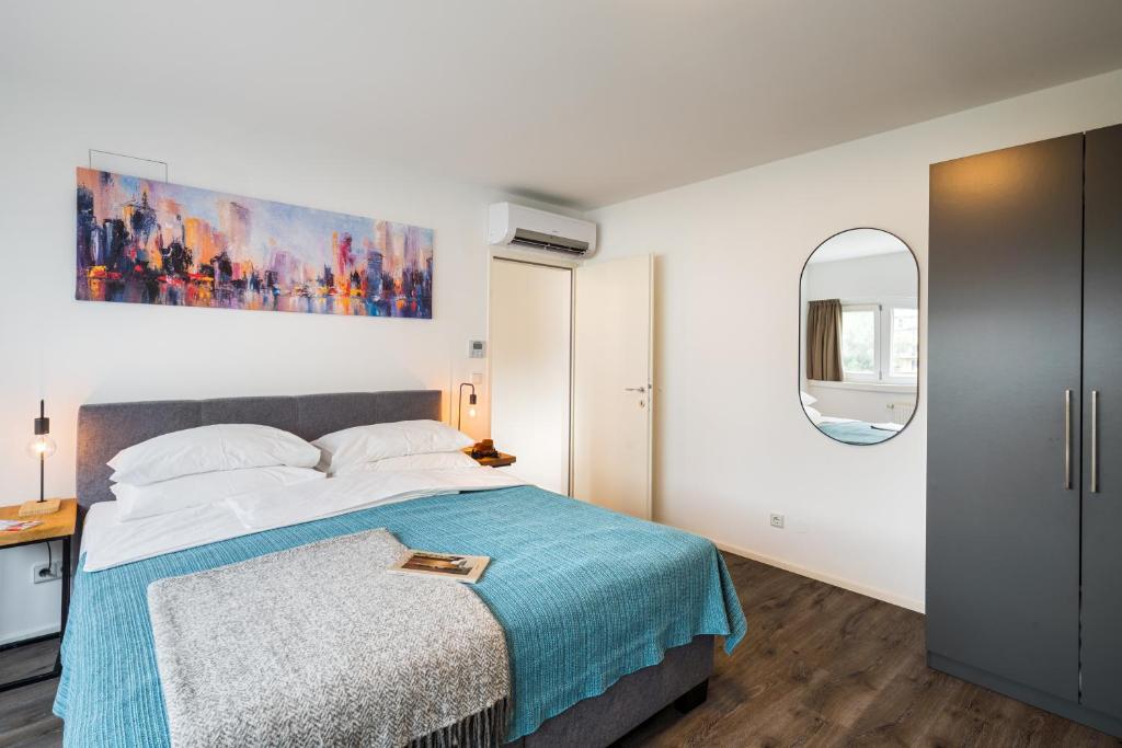 URBAN ISLAND I Riverside Apartments