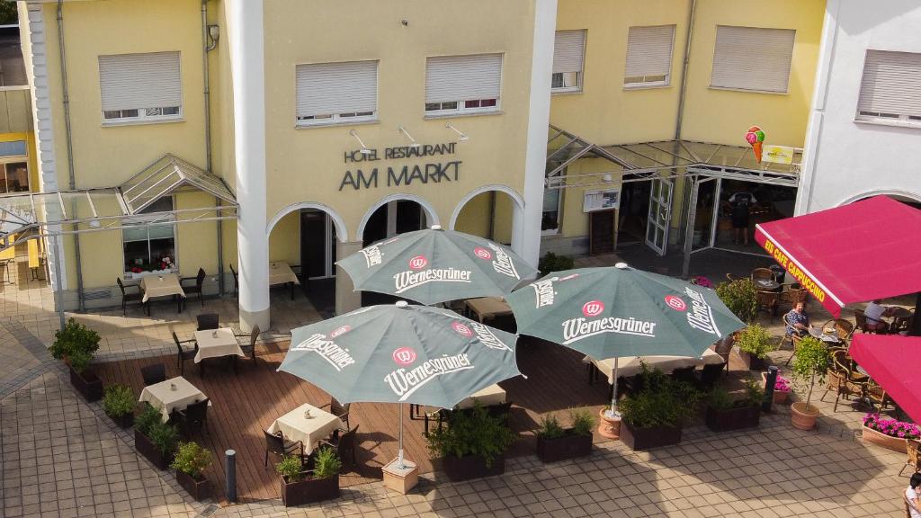 Warias Hotel & Restaurant