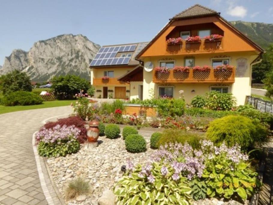 HAUS RUSSOLD - FEWO11 mit Balkon in entspannter Atmosphäre - GRÜNER SEE