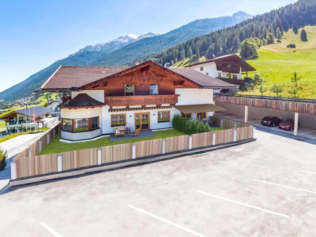 Chalet in Stubai Valley near Ski Slopes