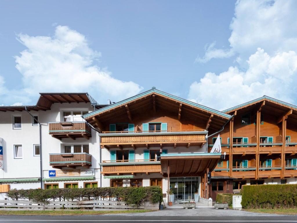 Lovely Apartment with Sauna, Ski Storage, Pool, Terrace